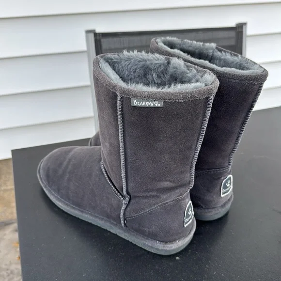 EUC BearPaw Emma Short Gray Boots - Picture 2 of 4